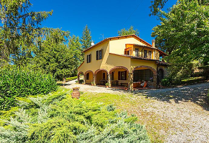 Beautiful villa with private terrace and garden . - Villa Casa al Sole . (Галерея фотографий) }}