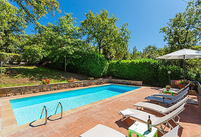 Private pool, terrace, and garden . - Villa Casa al Sole . (Fotogalerie) }}