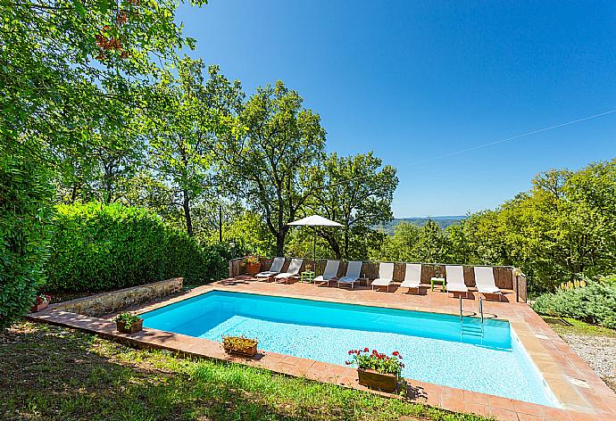 Private pool, terrace, and garden . - Villa Casa al Sole . (Fotogalerie) }}