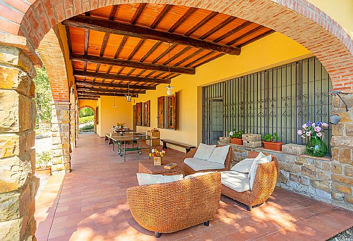 Sheltered terrace area . - Villa Casa al Sole . (Photo Gallery) }}