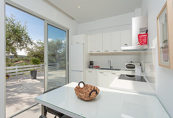 Equipped kitchen . - Apartment Casalma Ena . (Fotogalerie) }}