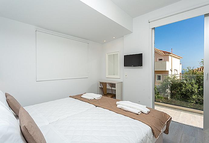 Twin bedroom with A/C, TV, and terrace access . - Apartment Casalma Thio . (Photo Gallery) }}