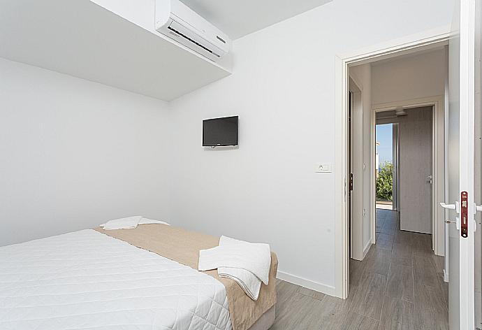 Double bedroom with A/C and TV . - Apartment Casalma Thio . (Photo Gallery) }}