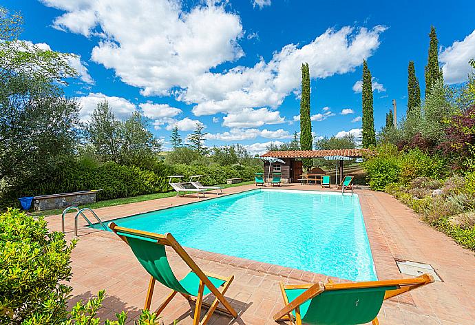 Private pool, terrace, and garden . - Villa Il Giulione . (Fotogalerie) }}