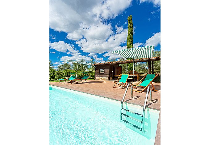 Private pool, terrace, and garden . - Villa Il Giulione . (Galería de imágenes) }}