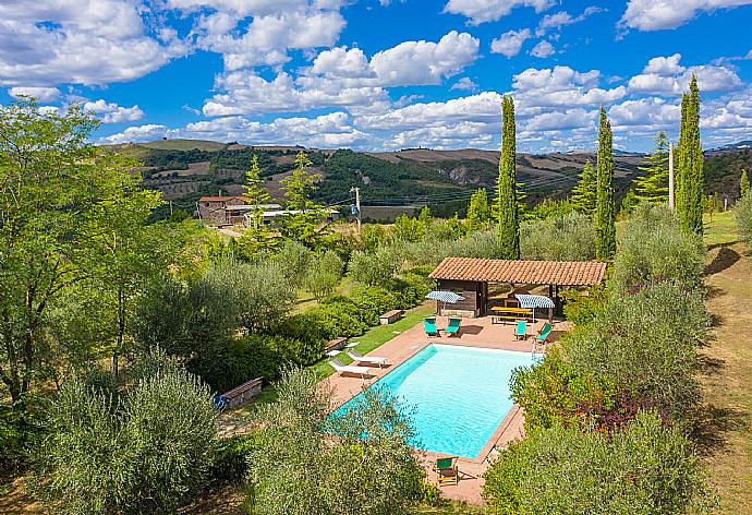 Aerial view of private pool . - Villa Il Giulione . (Photo Gallery) }}