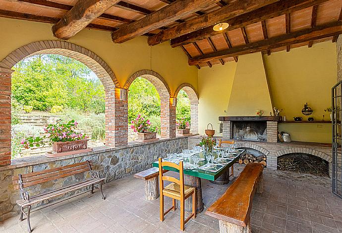 Sheltered terrace area with BBQ . - Villa Il Giulione . (Photo Gallery) }}