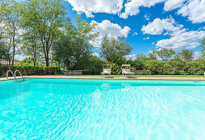 Private pool, terrace, and garden . - Villa Il Giulione . (Галерея фотографий) }}