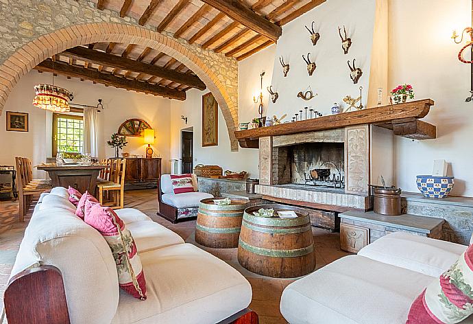 Living room on ground floor with sofas, dining area, ornamental fireplace, WiFi internet, satellite TV, and terrace access . - Villa Il Giulione . (Galleria fotografica) }}