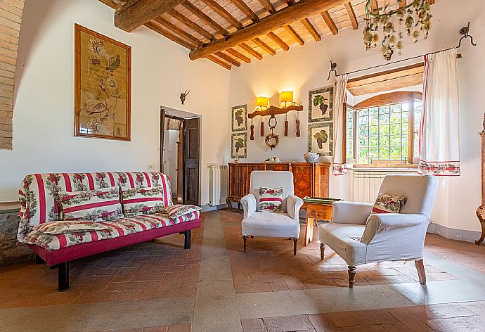 Living room on ground floor with sofas, dining area, ornamental fireplace, WiFi internet, satellite TV, and terrace access . - Villa Il Giulione . (Galleria fotografica) }}