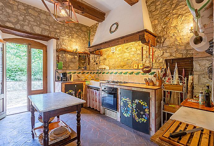 Equipped kitchen . - Villa Il Giulione . (Galería de imágenes) }}