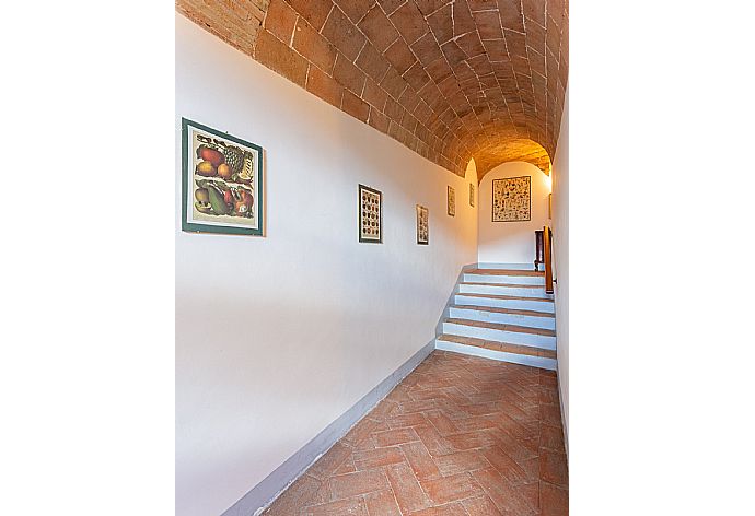 Stairwell . - Villa Il Giulione . (Galerie de photos) }}