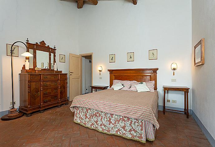 Double bedroom . - Villa Il Giulione . (Galerie de photos) }}