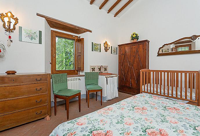 Double bedroom  . - Villa Il Giulione . (Галерея фотографий) }}