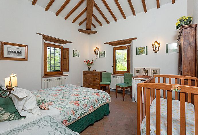 Double bedroom  . - Villa Il Giulione . (Галерея фотографий) }}