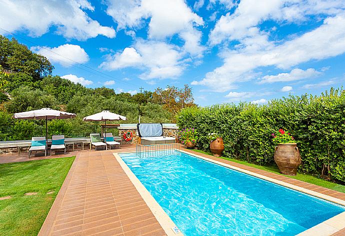 Private pool, terrace, and garden . - Casa Avocado . (Galería de imágenes) }}