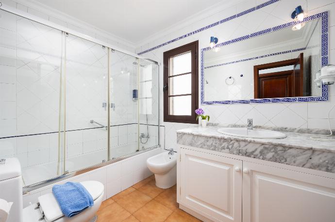 Family bathroom with bath and shower . - Villa Bellamar . (Photo Gallery) }}