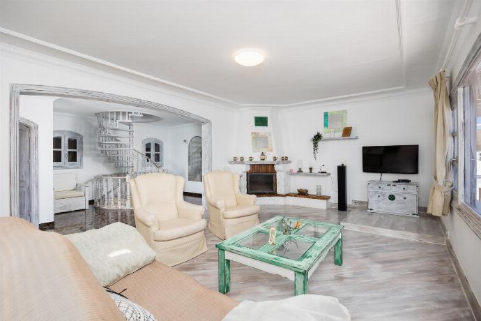 Unit 3: living room with sofa, ornamental fireplace, WiFi internet, satellite TV, and sea views . - Villa Oasis de Asomada . (Galería de imágenes) }}