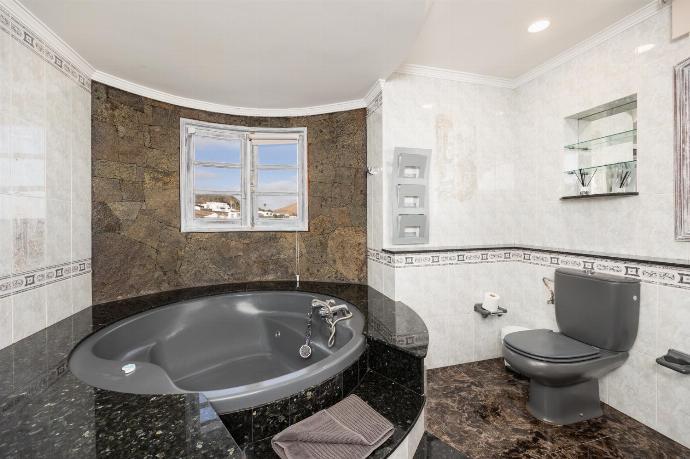 Unit 3: en suite bathroom with jacuzzi . - Villa Oasis de Asomada . (Fotogalerie) }}