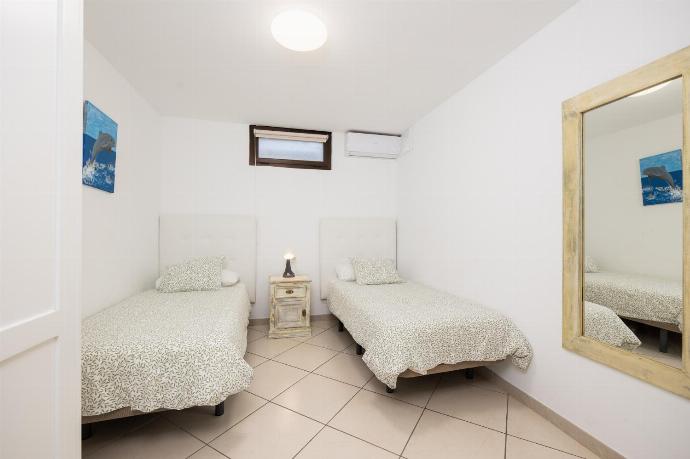 Unit 1: twin bedroom with A/C . - Villa Oasis de Asomada . (Galerie de photos) }}
