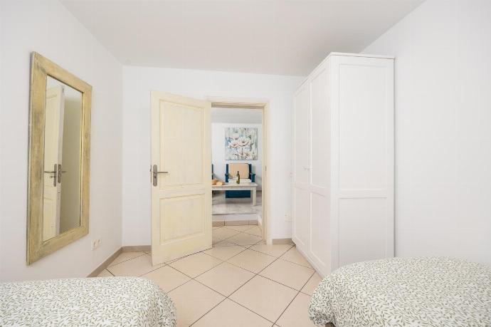 Unit 1: twin bedroom with A/C . - Villa Oasis de Asomada . (Galerie de photos) }}