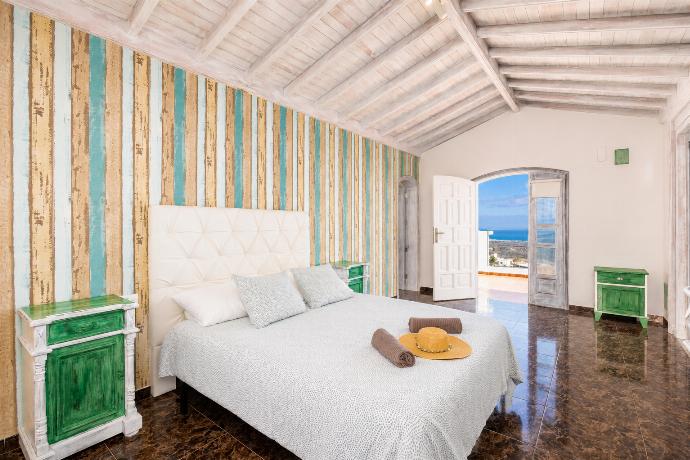 Unit 3: double bedroom with en suite bathroom and A/C . - Villa Oasis de Asomada . (Galleria fotografica) }}
