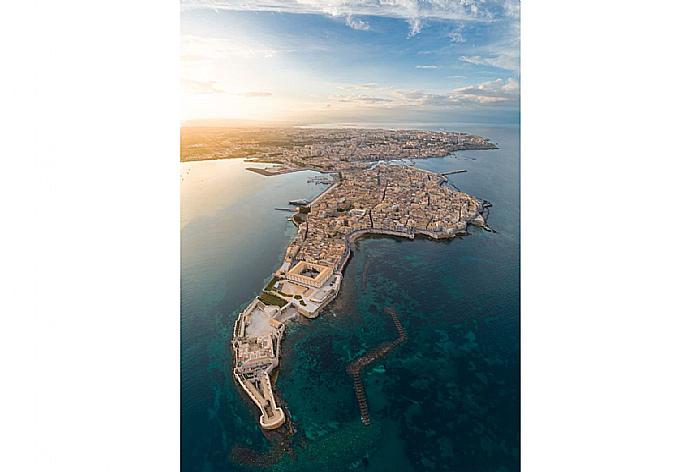 Syracuse  . - Villa Nina . (Photo Gallery) }}