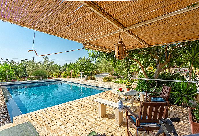 Sheltered terrace area . - Villa Nina . (Photo Gallery) }}