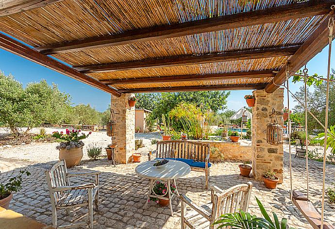 Sheltered terrace area . - Villa Nina . (Photo Gallery) }}