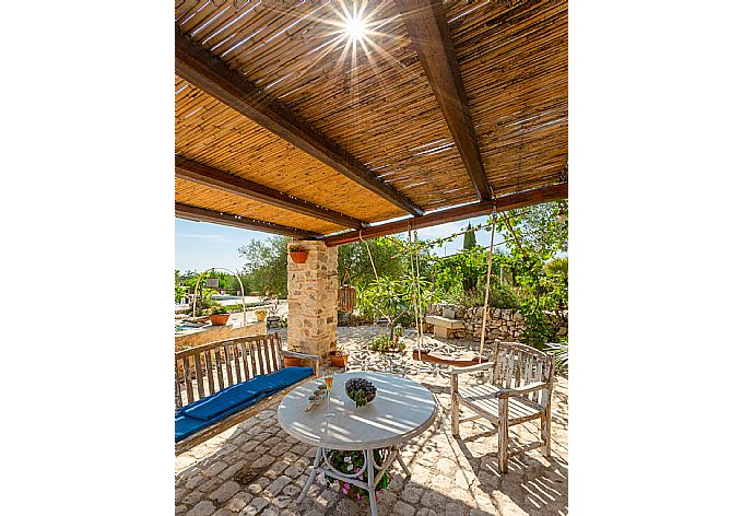 Sheltered terrace area . - Villa Nina . (Photo Gallery) }}