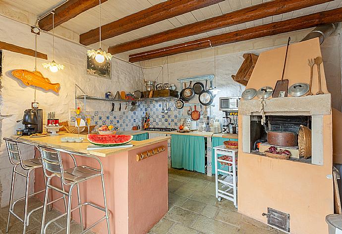Equipped kitchen . - Villa Nina . (Photo Gallery) }}