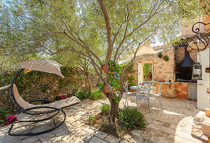 Terrace area . - Villa Nina . (Photo Gallery) }}