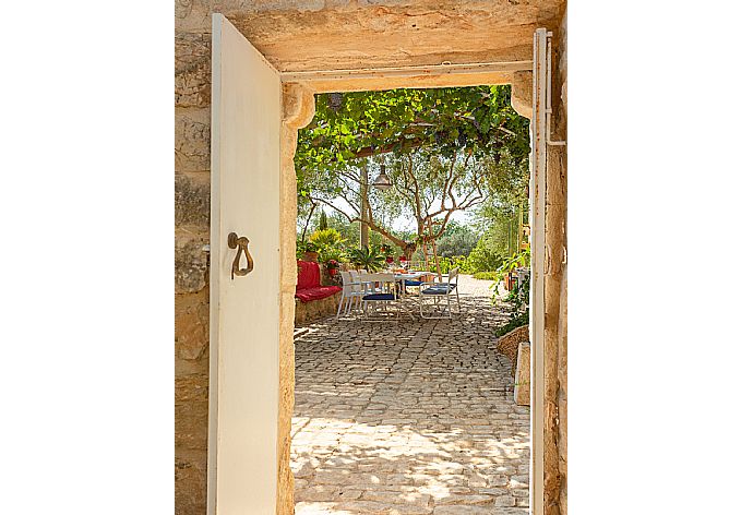 Terrace area . - Villa Nina . (Photo Gallery) }}
