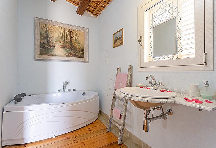 En suite bathroom with spa bath and shower . - Villa Nina . (Photo Gallery) }}