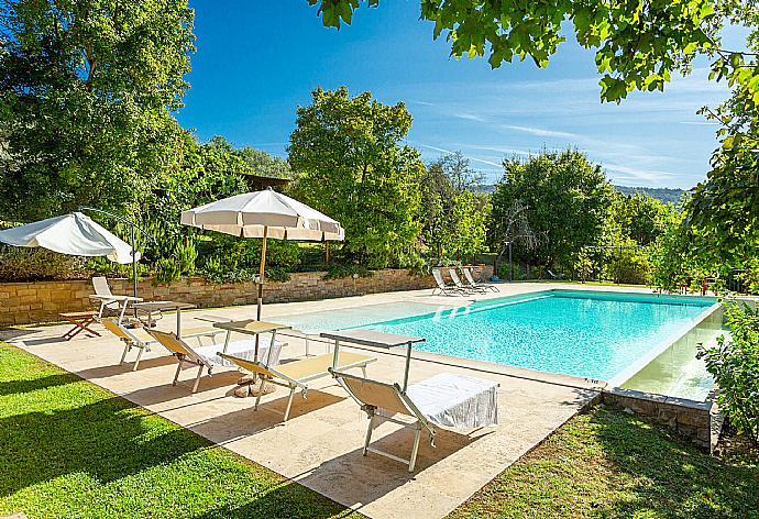 Private pool, terrace, and garden . - Villa Casale Federica . (Galerie de photos) }}