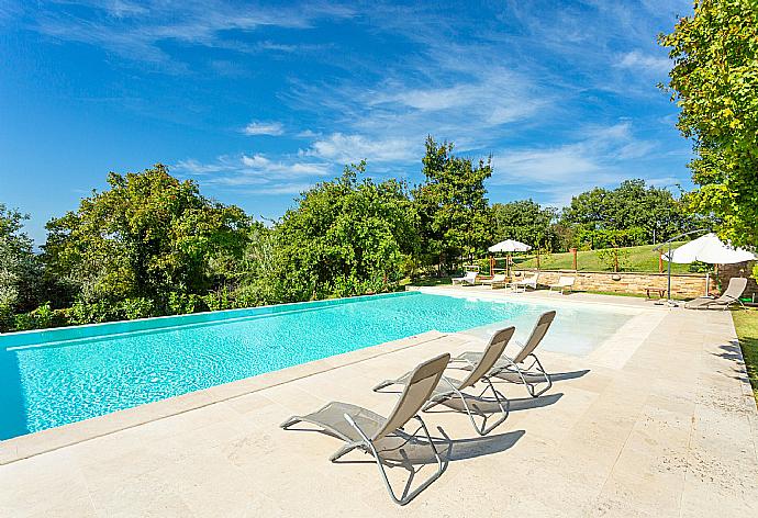 Private pool, terrace, and garden . - Villa Casale Federica . (Galería de imágenes) }}