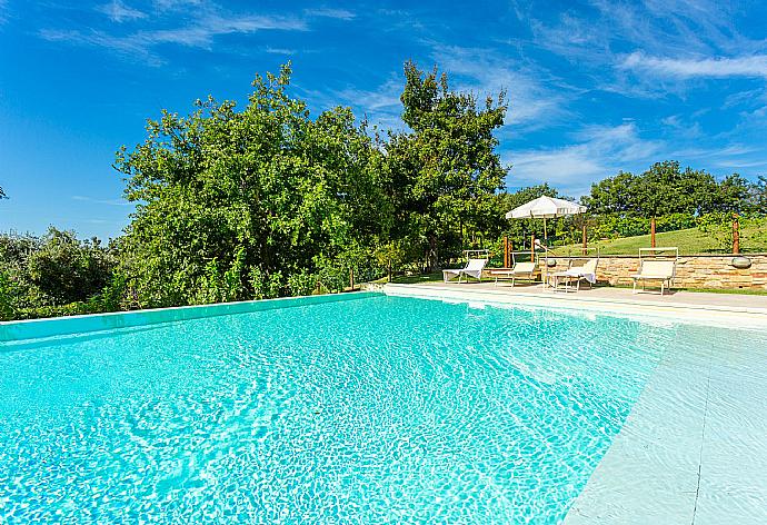 Private pool, terrace, and garden . - Villa Casale Federica . (Galería de imágenes) }}