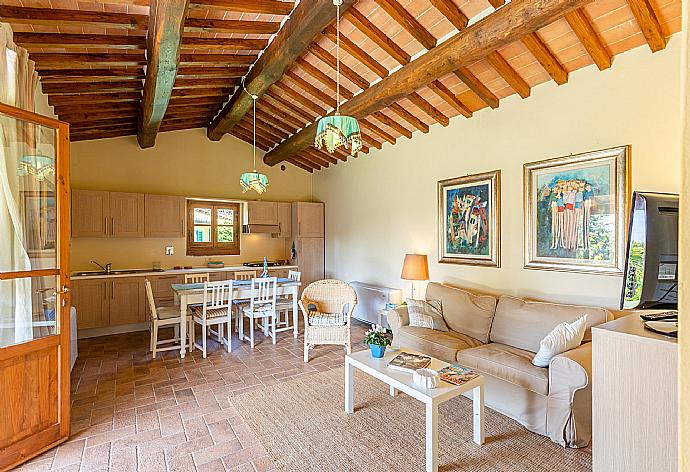 Open-plan living room in annex with sofa, dining area, kitchen, WiFi internet, satellite TV, and terrace access . - Villa Casale Federica . (Fotogalerie) }}