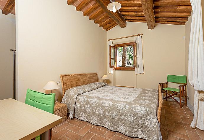 Double bedroom in annex with terrace access . - Villa Casale Federica . (Galleria fotografica) }}