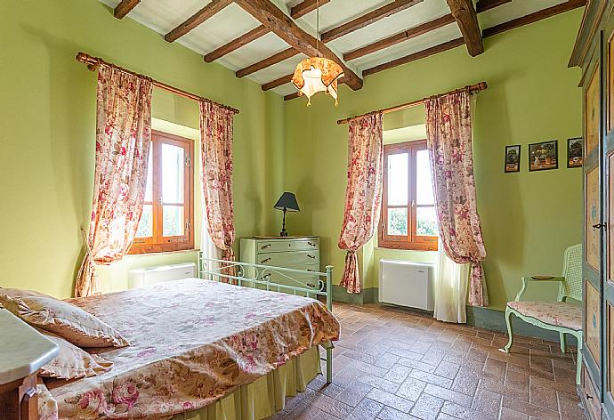 Family bathroom in annex with shower . - Villa Casale Federica . (Галерея фотографий) }}