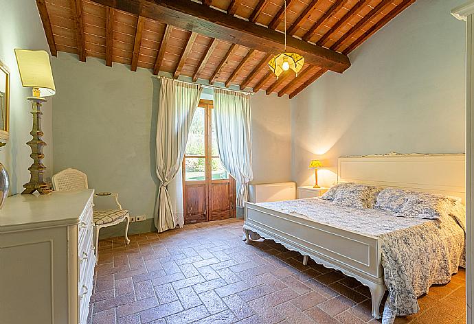 Double bedroom . - Villa Casale Federica . (Галерея фотографий) }}