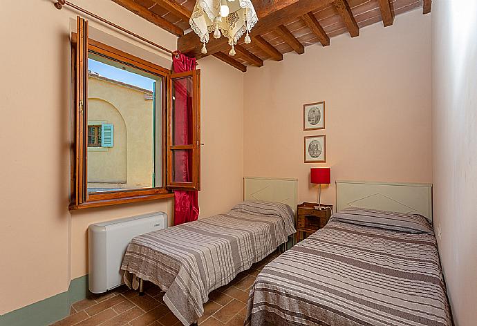 Twin bedroom . - Villa Casale Federica . (Galería de imágenes) }}