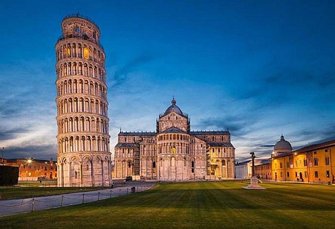 Leaning Tower of Pisa . - Villa Casale Le Selve . (Galleria fotografica) }}