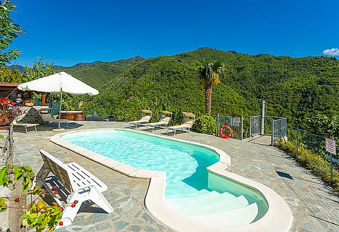 Private pool and terrace with stunning views . - Villa Casale Le Selve . (Galería de imágenes) }}