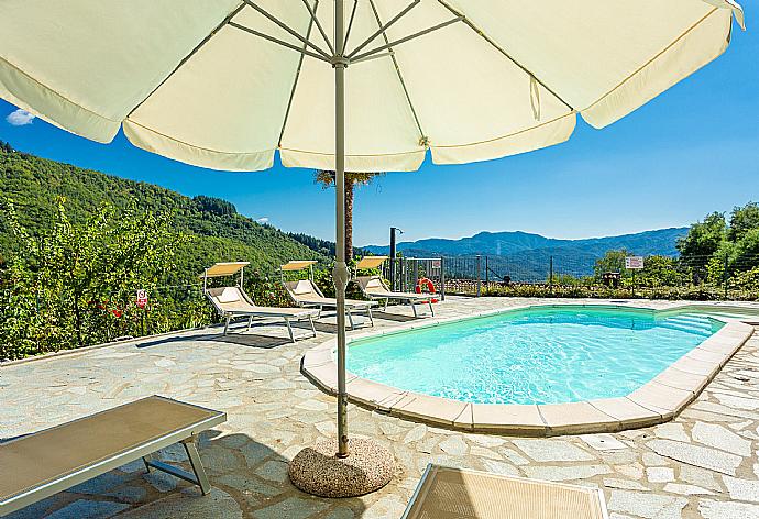 Private pool and terrace with stunning views . - Villa Casale Le Selve . (Galerie de photos) }}