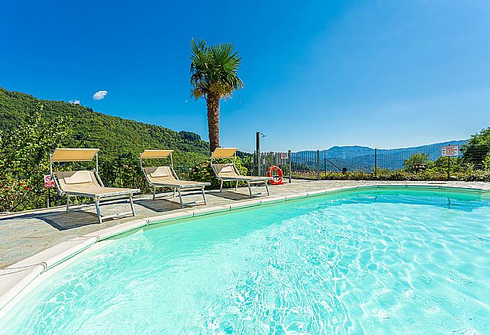 Private pool and terrace with stunning views . - Villa Casale Le Selve . (Galería de imágenes) }}