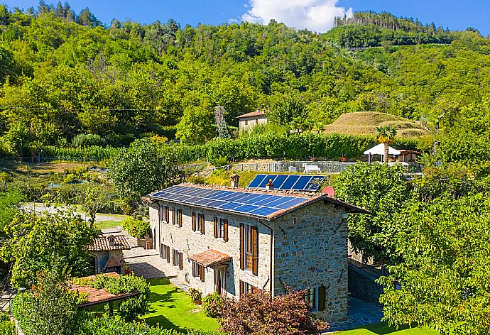 Aerial view of Villa Casale Le Selve . - Villa Casale Le Selve . (Galleria fotografica) }}