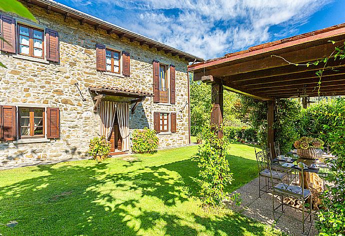 Garden area . - Villa Casale Le Selve . (Fotogalerie) }}