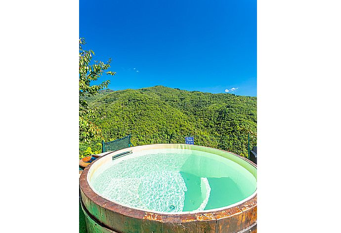 Jacuzzi  . - Villa Casale Le Selve . (Fotogalerie) }}