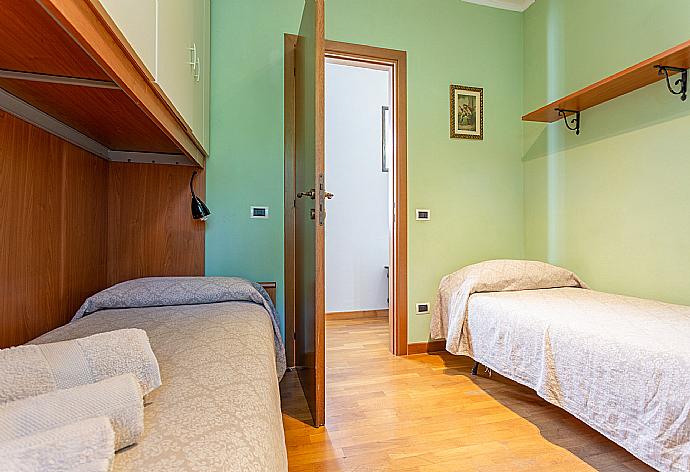 Twin bedroom  . - Villa Casale Le Selve . (Galería de imágenes) }}